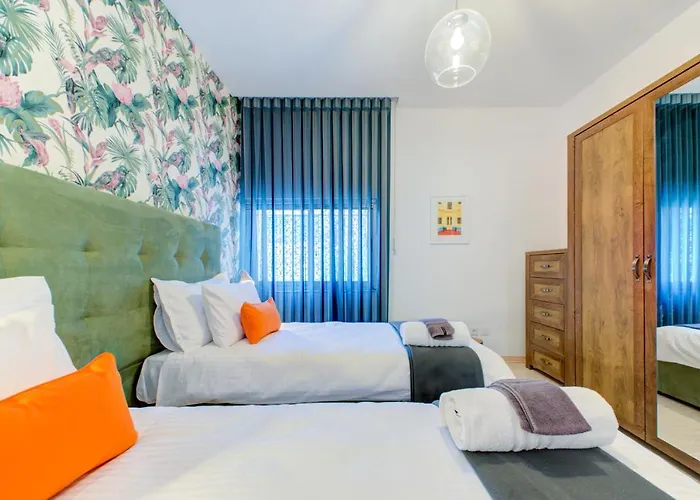 Apartamento Colorful & Spacious With Yard - Close To Xemxija Bay *