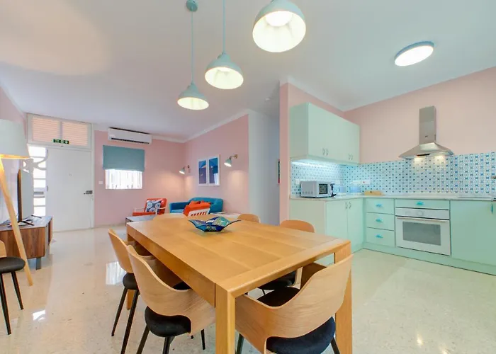 Colorful & Spacious With Yard - Close To Xemxija Bay *