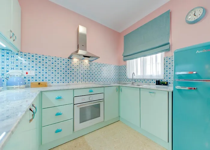 Apartamento Colorful & Spacious With Yard - Close To Xemxija Bay