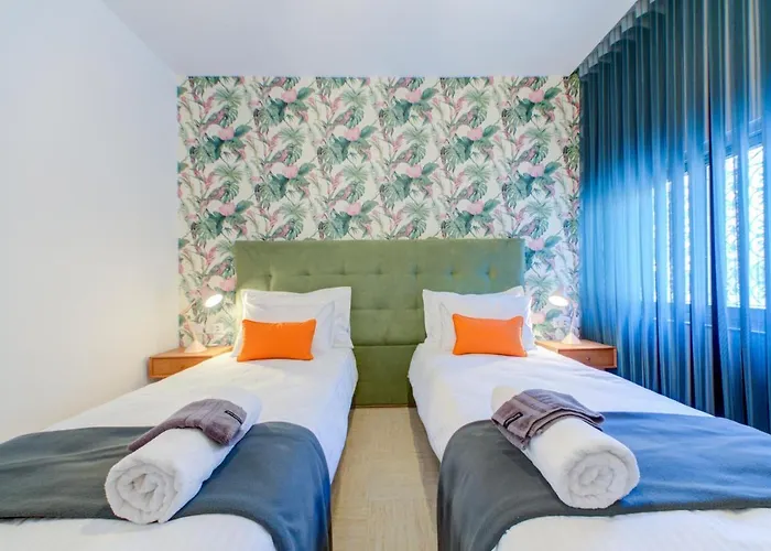 Colorful & Spacious With Yard - Close To Xemxija Bay