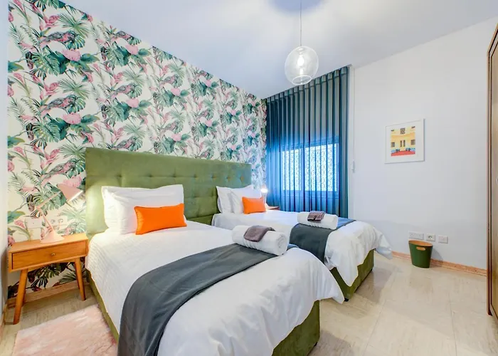 Colorful & Spacious With Yard - Close To Xemxija Bay Apartamento St Paul's Bay