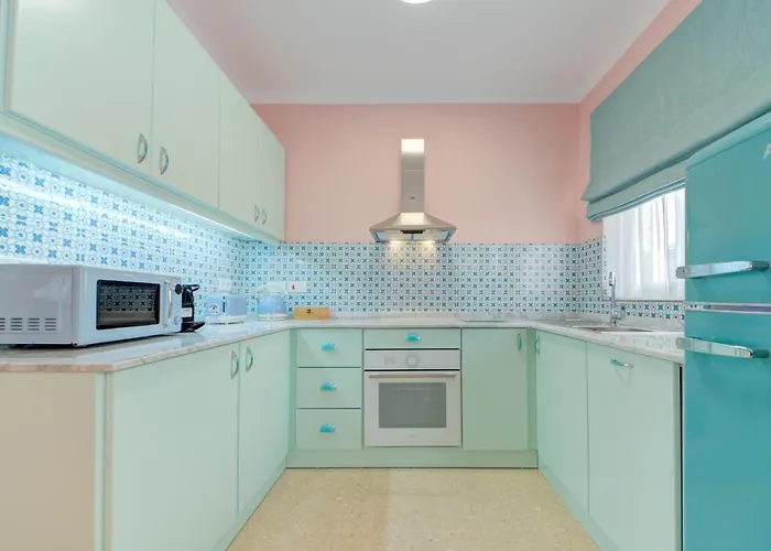 Colorful & Spacious With Yard - Close To Xemxija Bay Apartamento St Paul's Bay