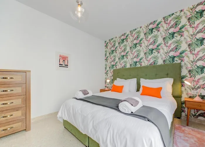 Colorful & Spacious With Yard - Close To Xemxija Bay *