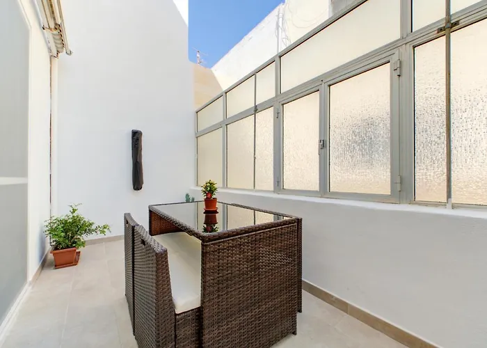 Colorful & Spacious With Yard - Close To Xemxija Bay * St Paul's Bay