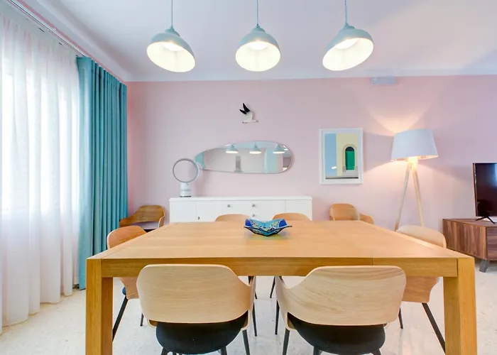 Colorful & Spacious With Yard - Close To Xemxija Bay Apartamento