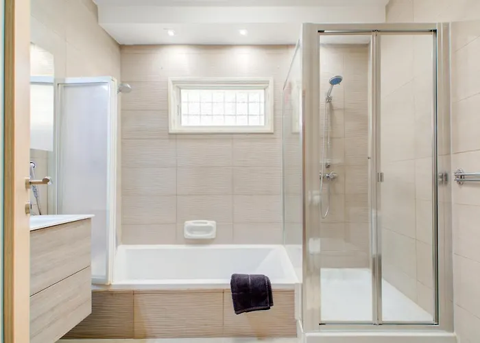 Colorful & Spacious With Yard - Close To Xemxija Bay