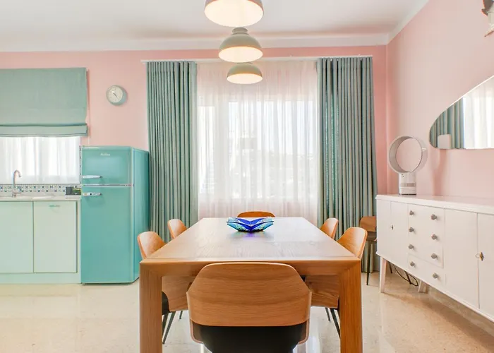 Apartamento Colorful & Spacious With Yard - Close To Xemxija Bay St Paul's Bay