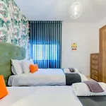 Апартаменты Colorful & Spacious With Yard - Close To Xemxija Bay *