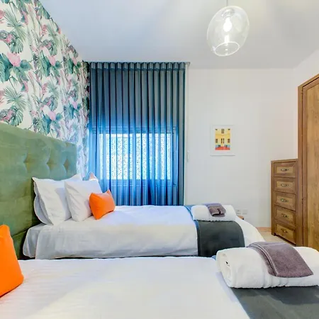 Appartement Colorful & Spacious With Yard - Close To Xemxija Bay *