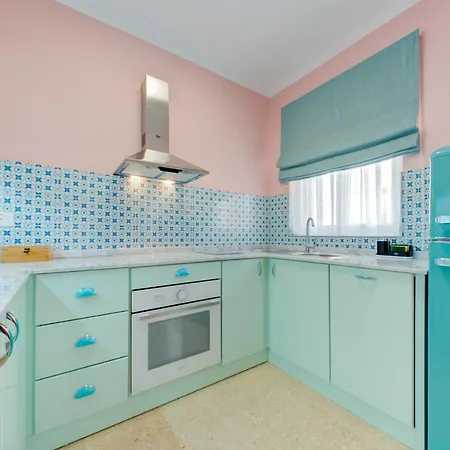 Apartament Colorful & Spacious With Yard - Close To Xemxija Bay