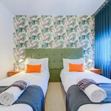 Colorful & Spacious With Yard - Close To Xemxija Bay