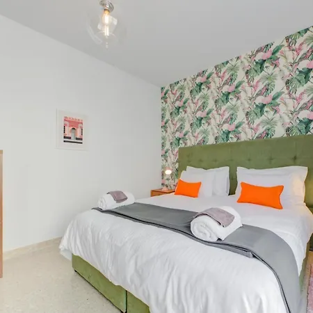 Colorful & Spacious With Yard - Close To Xemxija Bay *