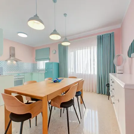 Apartament Colorful & Spacious With Yard - Close To Xemxija Bay