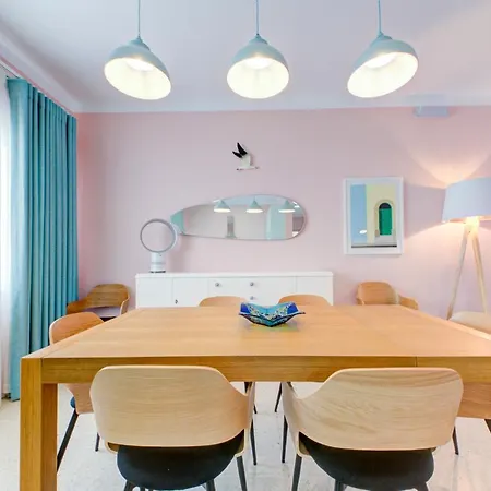 Colorful & Spacious With Yard - Close To Xemxija Bay Lägenhet