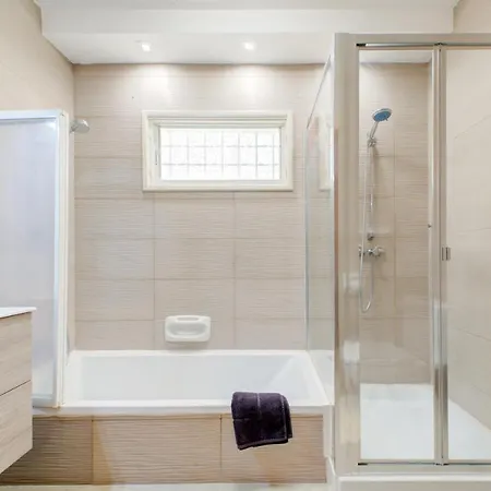 Colorful & Spacious With Yard - Close To Xemxija Bay