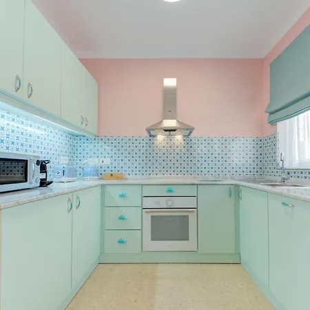 Colorful & Spacious With Yard - Close To Xemxija Bay 公寓 圣保罗湾城
